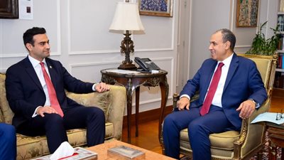 وزير الخارجية يبحث مع عضو بالكونجرس الأمريكي دعم التعاون وتعزيز الشراكة 