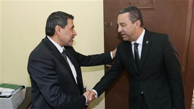 محافظ المنوفية يتفقد إدارات الديوان العام ويقدم التهنئة للعاملين بمناسبة عيد الأضحى المبارك