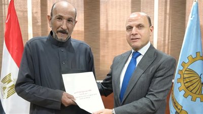 محافظ الغربية يُسلّم 25 عقد تقنين لأراضي أملاك الدولة للمستفيدين