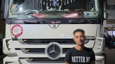 كشف ملابسات تداول فيديو يظهر خلاله سائق سيارة يرقص أثناء القيادة 