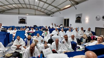  حجاج الجمعيات الأهلية يواصلون أداء المناسك على صعيد عرفات.. والتزام بتعليمات البعثة
