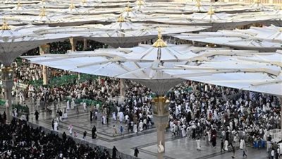 المسجد النبوي يستقبل جموع المصلين والزوار في يوم عرفة