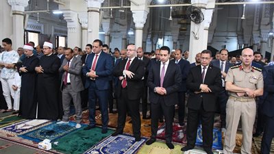   محافظ الفيوم يؤدي صلاة عيد الأضحى بمسجد ناصر الكبير