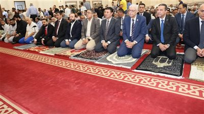  محافظ المنوفية يؤدي صلاة عيد الأضحى بمسجد الرؤوف الرحيم 