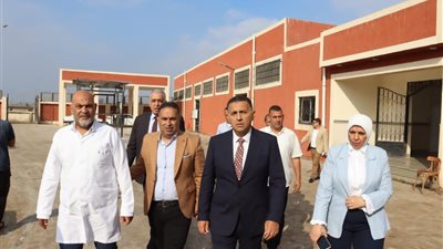 محافظ القليوبية يتابع انتظام العمل بمجزر كفر سعد في أول أيام عيد الأضحى 
