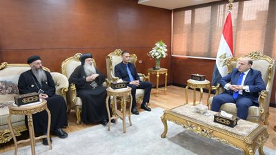 محافظ الغربية خلال لقاء الأنبا بولا ووفد كنائسي: نسيج وطني واحد في كل المناسبات