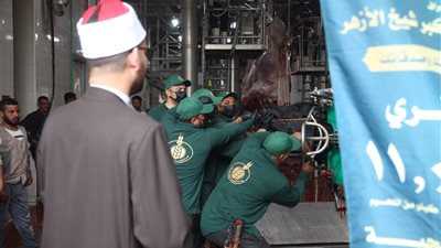 «بيت الزكاة والصدقات» يبدأ ذبح الأضاحي وتوزيع لحوم الصكوك 