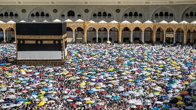 حجاج بيت الله الحرام يؤدون طواف الإفاضة في أجواء إيمانية وخدمات متكاملة