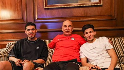حسام حسن يستقبل محمد حمدي وإسلام عيسى في معسكر الفراعنة