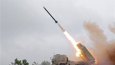 كوريا الشمالية تختبر مزيجا من الصواريخ الباليستية والمجنحة