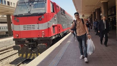 انتظام حركة القطارات وإقبال ملحوظ على السفر بالسكك الحديدية خلال عيد الأضحى