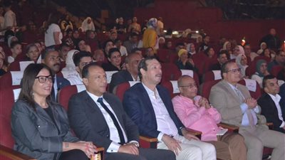 وزيرة الثقافة ورئيس قطاع المسرح يشهدان افتتاح العرض الغنائي الاستعراضي «غرام في الكرنك»