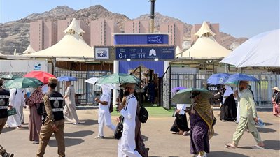 بعثة السياحة تتابع حجاج منى وتؤكد انتظام الخدمات وأداء المناسك بالتشريق