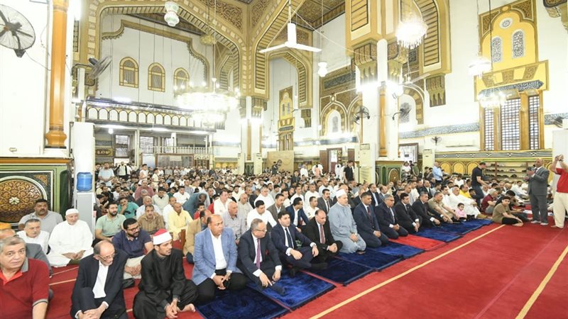 محافظ الدقهلية أثناء