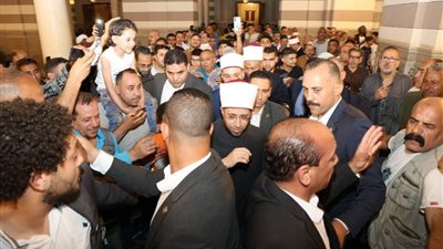 وزير الأوقاف يؤدي صلاة الجمعة بمسجد السيدة زينب رضي الله عنها