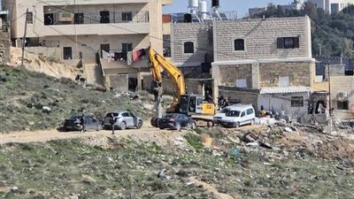 الاحتلال يجبر عائلة على هدم 7 منازل في قرية قلنديا