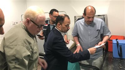 نائب وزير الصحة يتابع إجراءات استقبال الحجاج بمطار القاهرة