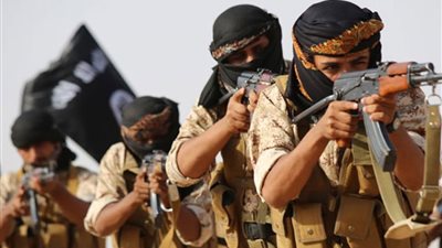 إعلام سوري: مقتل عنصر من داعش أثناء محاولته تفجير نفسه قرب مقر عسكري