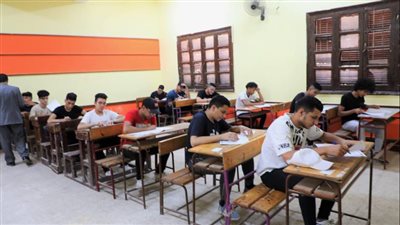أولياء أمور يصرخون: لا نشعر بفرحة العيد
