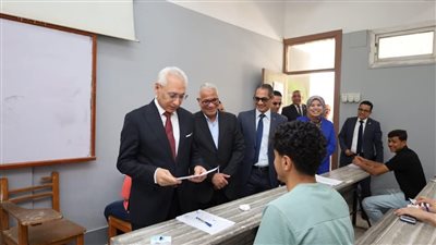 رئيس جامعة المنيا يتفقد امتحانات كليات العلوم والتربية والزراعة والحاسبات