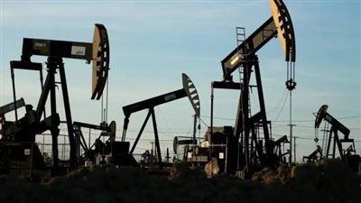 النفط يهبط 1.3% مع أنباء عن اتفاق محتمل بين واشنطن وطهران