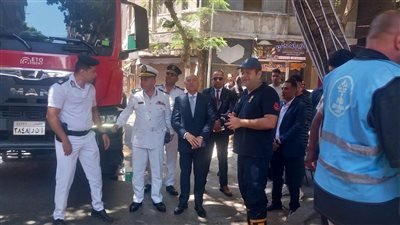 محافظ القاهرة يرصد حريقًا بالدرب الأحمر ويتابع إخماده حتى السيطرة الكاملة عليه
