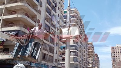 إزالة 75 إعلانًا مخالفًا بعاصمة كفرالشيخ