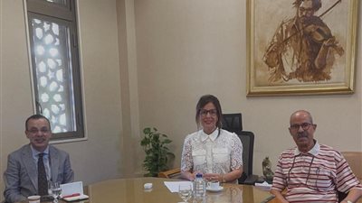وزيرة الثقافة تستقبل المترجم الكبير سمير عبد ربه لتطوير العمل الثقافي 