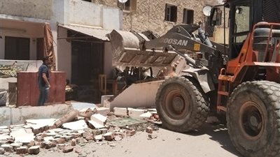 السكرتير العام لمحافظة الإسماعيلية يقود حملة موسعة لإزالة الإشغالات والتعديات بحي ثالث