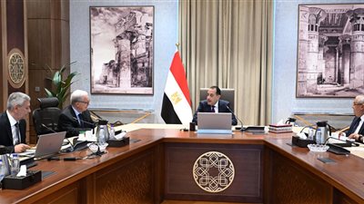 رئيس الوزراء يستعرض خطة تطوير الشركة القابضة للأدوية لتعزيز الإنتاج والتصدير