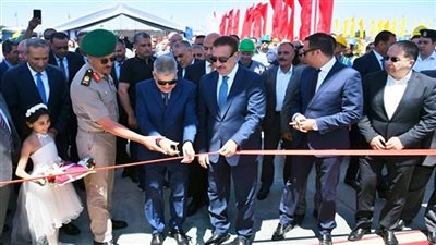 رئيس هيئة قناة السويس ومحافظ بورسعيد يشهدان افتتاح كوبرى النصر العائم 2 للربط بين مدينتي بورسعيد وبورفؤاد