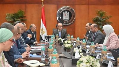 وزير الاستثمار يبحث مع الزراعة وهيئة الدواء زيادة صادرات المنتجات البيطرية وإضافات الأعلاف