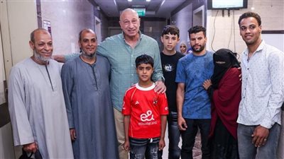 الخطيب يطمئن على تطورات الحالة الصحية لـ«مشجع الأهلي»