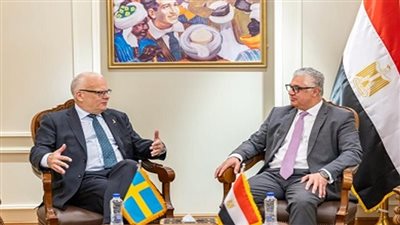 رئيس اقتصادية قناة السويس يستقبل السفير السويدي بالقاهرة