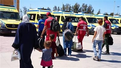الهلال الأحمر المصري يستقبل الدفعة الـ 45 من المصابين الفلسطينيين