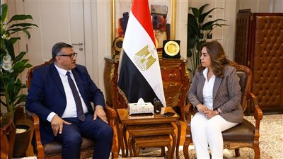 منال عوض تتابع مع محافظ قنا موقف تنفيذ المشروعات التنموية والخدمية بالمحافظة