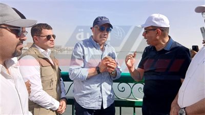 وزير الري ومحافظ المنيا يتفقدان مشروعات للري وأعمال تطهير مجري نهر النيل
