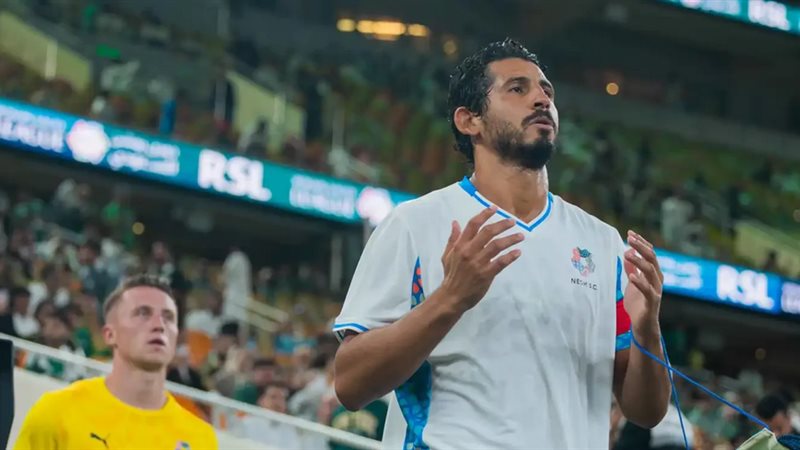 أحمد حجازي مع نيوم