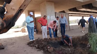إصلاح انفجار خط مياه الشرب المغذى لقرية إطسا المحطة بسمالوط المنيا