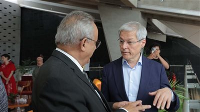 مستشار رئيس رومانيا يزور مكتبة الإسكندرية
