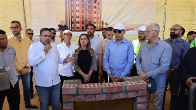 محافظ المنيا يضع حجر أساس مشروع 