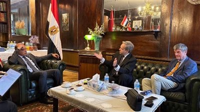 وزير الاستثمار والتجارة الخارجية يبحث الخطة التنفيذية لمشروع 