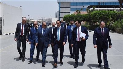 رئيس الهيئة العامة للاستثمار والمناطق الحرة يبحث تطوير آليات العمل بالمكتب الفني