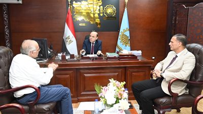 محافظ الغربية يناقش احتياجات الشارع وخطط التطوير