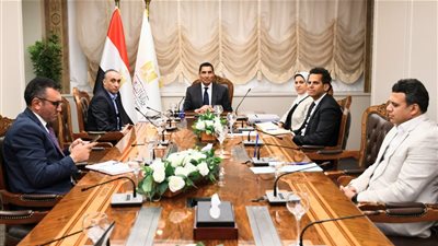 وزير الرياضة يناقش جاهزية الشركات الطبية المسؤولة عن تطبيق الكود الطبي