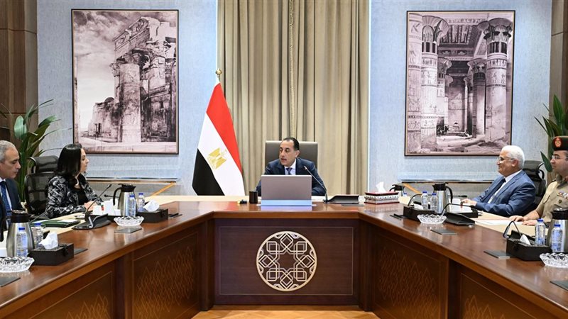 رئيس الوزراء خلال