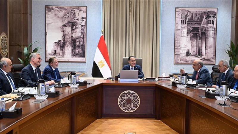 رئيس الوزراء خلال