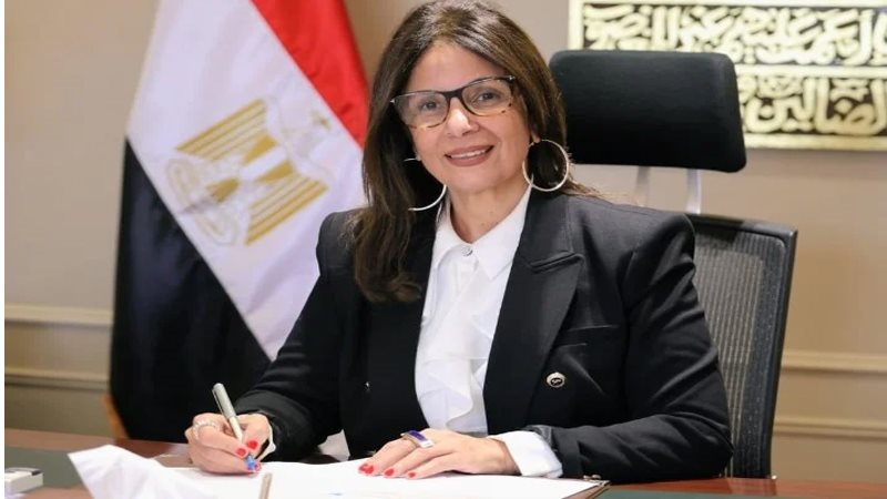 وزيرة الثقافة 