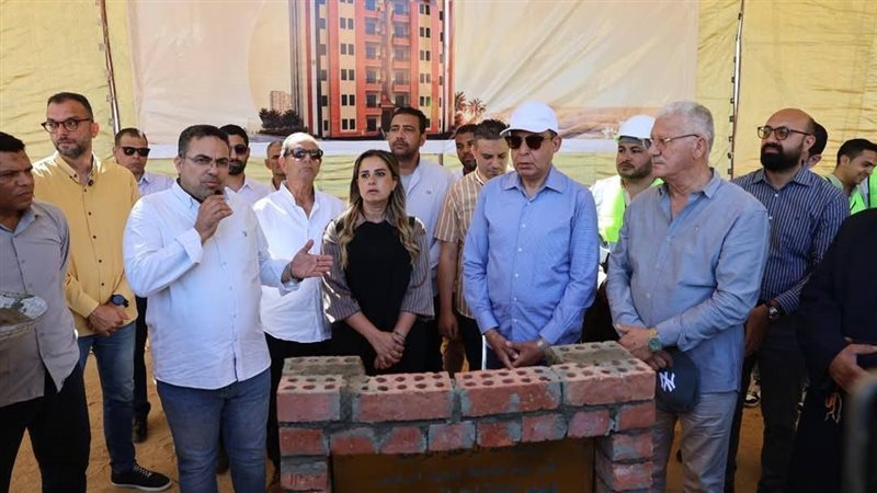 محافظ المنيا يضع حجر الأساس 
