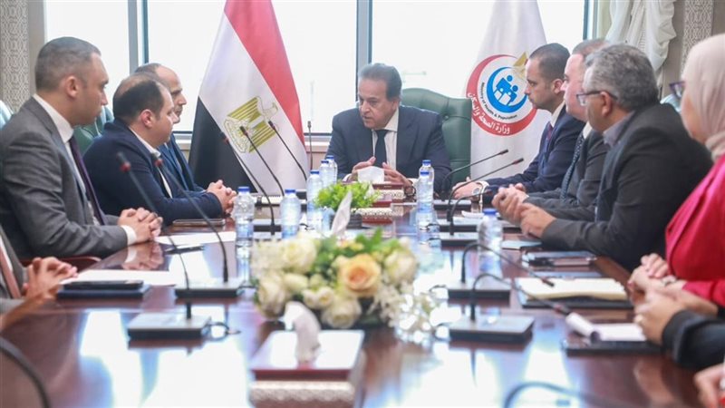 اجتماع وزير الصحة 